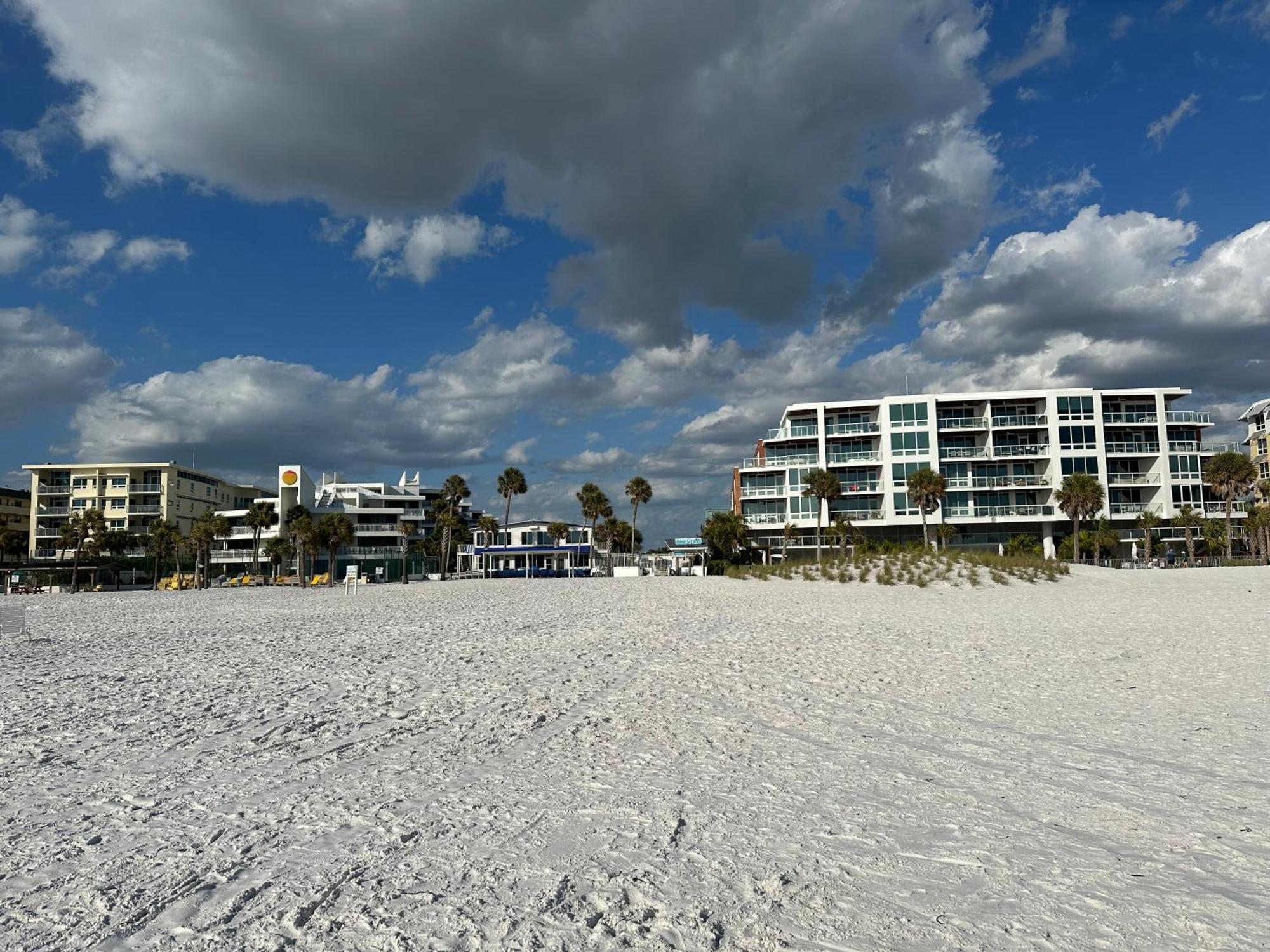 Sea Crest Aparthotel Point O'Rocks Exteriör bild