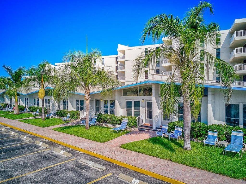 Sea Crest Aparthotel Point O'Rocks Exteriör bild