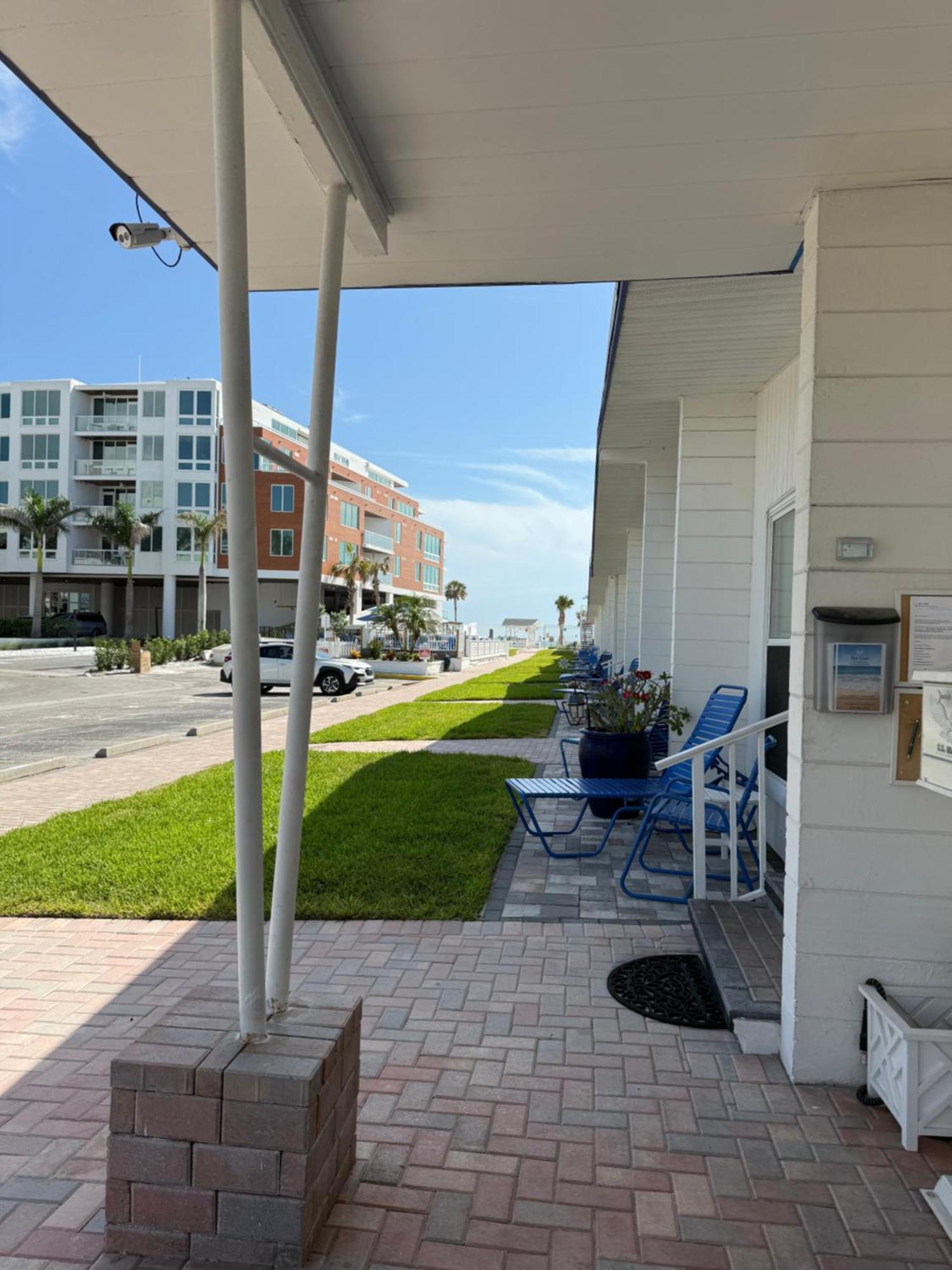 Sea Crest Aparthotel Point O'Rocks Exteriör bild